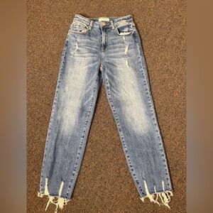 Women’s Light Wash Boyfriend Jeans with Frayed Hem